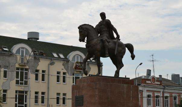 Памятник князю Олегу Рязанському
