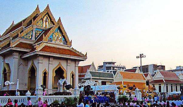 Храм Wat Traimit Witthayaram Wora Wiharn