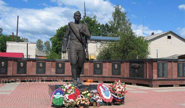 Памятник Бронзовий солдат