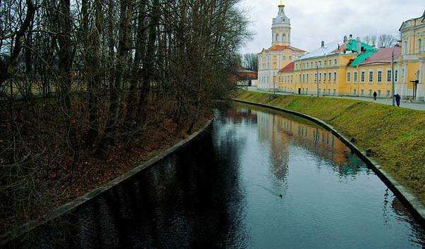 Річка Монастирка в Санкт-Петербурзі