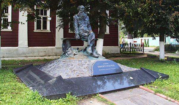 Памятник П. А. Кропоткіна в Дмитрові