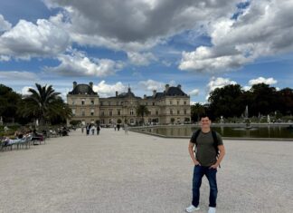 Context Travel: Expert-Led Tours for Deep Historical Immersion