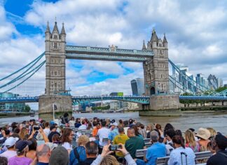 Cambiamenti nei viaggi nel Regno Unito: gli americani ora hanno bisogno dell’approvazione digitale per entrare