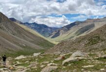 Пошук втіхи на висоті 5486 метрів: Подорож крізь втрату та зміни