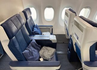 Kelas Bisnis Malaysia Airlines 737: Tinjauan Praktis