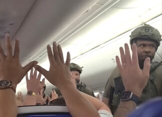 Вооруженные офицеры взяли на абордаж рейс после ложного сообщения о бомбе в Атланте