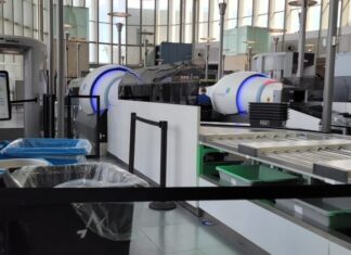 ICE в аэропортах: Что путешественникам нужно знать о своих правах