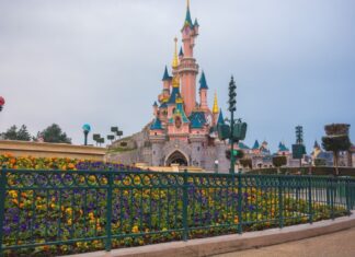 Туристическая индустрия под давлением: взломы, экспансия и конфликты вокруг ИИ