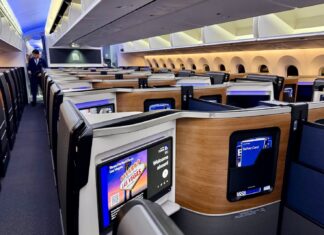 United Airlines Debutkan Dreamliner “Elevated” Ultra-Luxe pada Penerbangan Perdana di Singapura