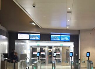 American Airlines implementeert elektronische instappoorten: efficiëntieboost of nieuw wrijvingspunt?