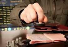 Порушення конфіденційності даних: Авіакомпанії та банки під судом за таємний продаж інформації про пасажирів федеральним агентствам