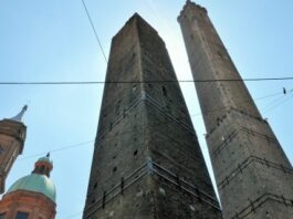 A Torre Inclinada de Bolonha: como conhecer a fortaleza medieval da cidade